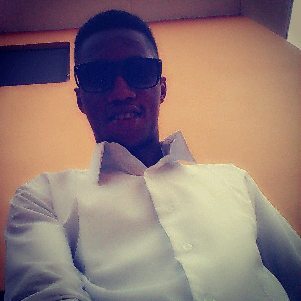 Since ure already reading dis,u might as well hit d follow button. #TeamFollow#TeamFFBack#Arsenal
