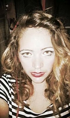 Hey,
My name's Keila. 
I welcome you to my Twitter! ♡
Follow me because you like what you see.
Love ya...