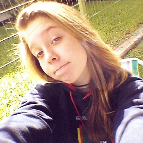 Não gosto de metades,nem de meio termo.É sim ou não.É tudo ou nada.♥Chocolate♥ Música♥Marenta,ciumenta e ousada♥