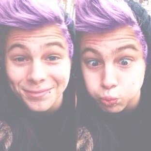 FOLLOW @clingylucas COS SHE JUST GAVE YOU A FREE FOLLOW:)