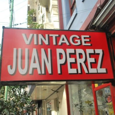 La mejor selección de ropa y accesorios vintage de Argentina. ⌚️lun a sáb de 11 a 19hs M T de Alvear 1355 CABA Tarjetas de crédito y débito.