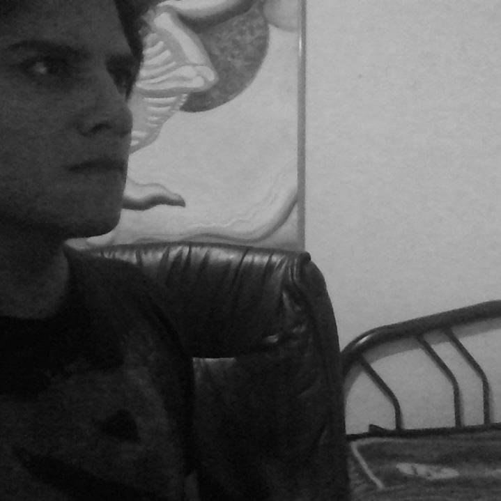Corresponderé a mi decisión, mi cuerpo  como mi alma y mis manos inquietas con sed de tinta.