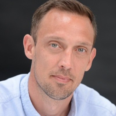 Academic, lecturer, researcher in acting for stage and screen. Occasional actor/director. Essex boy working in Manchester. Lifelong Gooner.