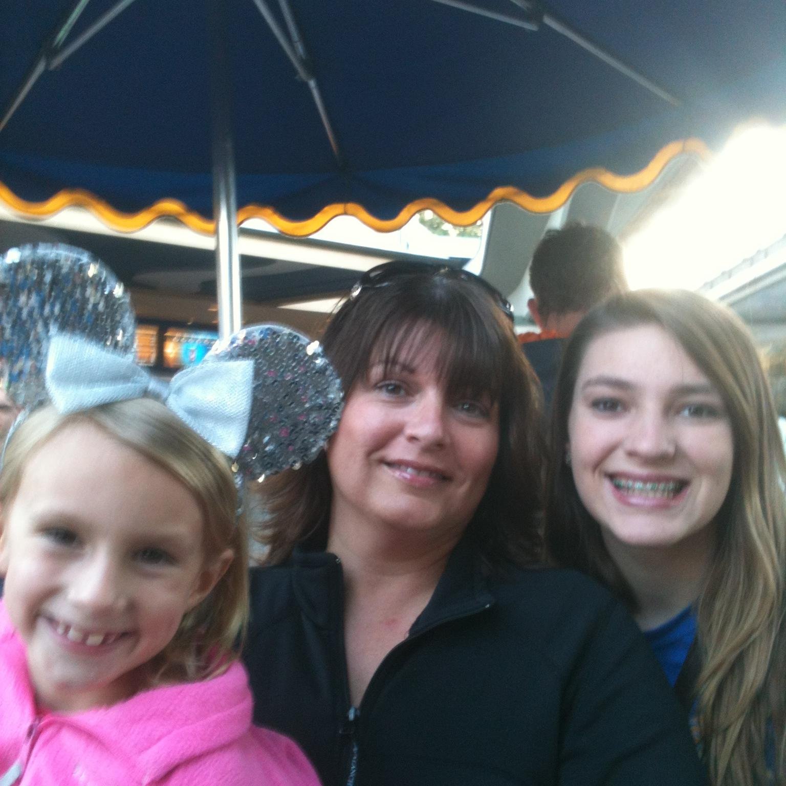 Mom. Wife. Lover of dogs & cats, sunshine and Michigan football.
