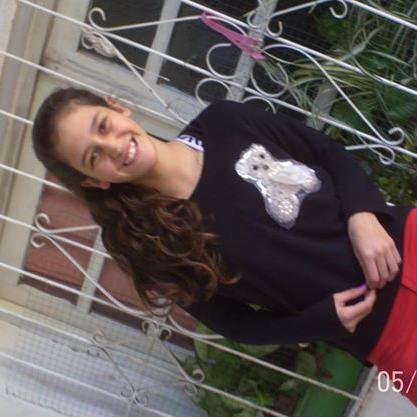 Me gusta la musica, no soy buena cantante pero me gustan toda clase de musica, especialmente en  ingles :)