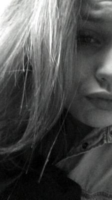 N1C0L4R3NNI3's profile picture. snap me? nicolarennie_xx