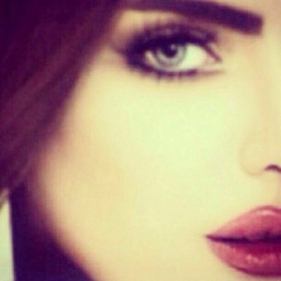 ‏فتاه عشرينيه أعشق الشعر صاحبة ذوق مخملي :) مسالمه أحب الضحك والوناسه ، تغريداتي في مفضلتي ، يسعدني التواصل معكم
