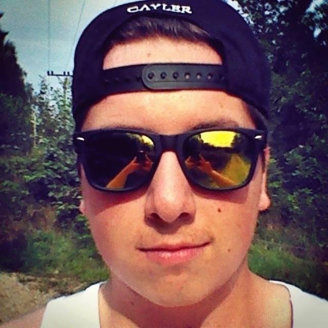 Mezi mé záliby patří hlavně poslech hudby...snad se brzy odhodlám k vlastní tvorbě...Rád hraji hry jako WoW & LoL. Ve volném čase píši pro web: WoWfan.cz