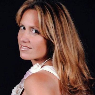 ClaudiaSanguin3's profile picture. 