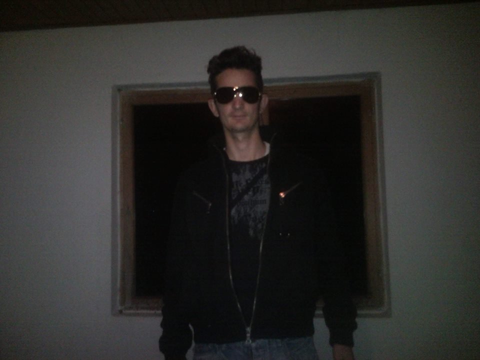 zenuni1995's profile picture. 