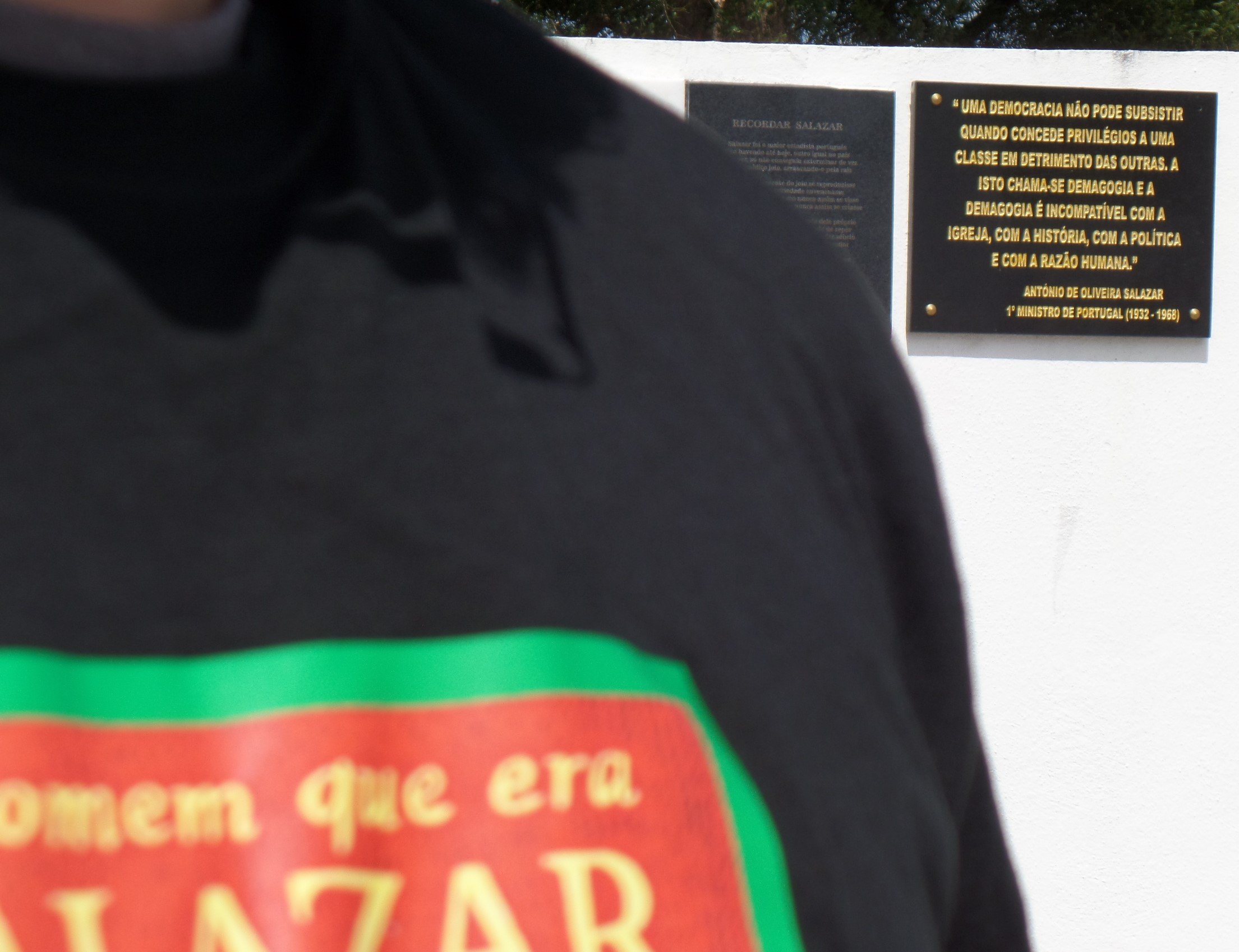 AOS2015's profile picture. Bom chefe de família, português cumpridor e trabalhador. Tem Santa Comba Dão no coração. Vós pensais nos vossos filhos, eu penso nos filhos de todos vós. E-mail