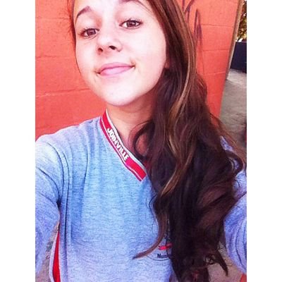 Do céu escolhi uma estrela, do jardim escolhi uma flor, da terra escolhi você pra ser o meu grande amor.
