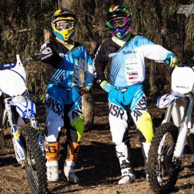 Escuela de Motos Clases de Motocross y Enduro - Cursos Clase C, moto de calle Productos FOX, SHIFT, HJC, BRIDGESTONE, entre otros. Visita nuestra pagina.