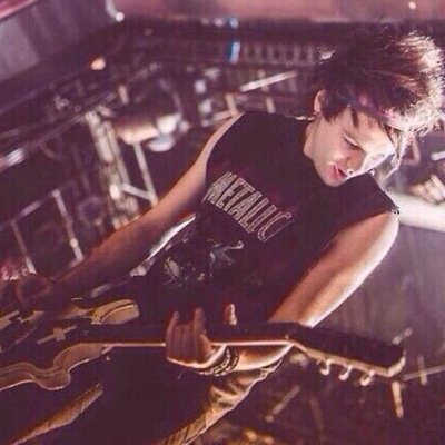 FREE FOLLOW from @bandanaxirwinx. She'll probably follow you back if you follow her. ;)