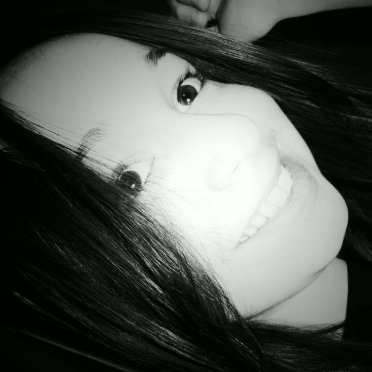 Im a BELIEBER and ARIANATOR.Ari and JB changed my life.Love them so much.Pray God everyday them  to follow me.That is all i wish.Love my friends and my cat :))