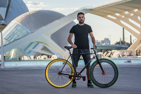 Constructor de trastos, bicis, triciclos, motos, cosas que explotan, hacen ruido o se mueven