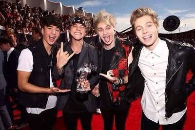 5SOS Fam!!♥ @5SOS @ashton5sos @calum5sos @michael5sos @luke5sos love you!!