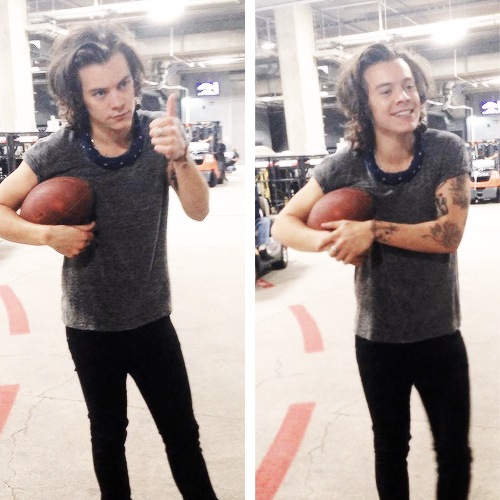 follow @swagslarry bc she loves you a lot and so does harry x