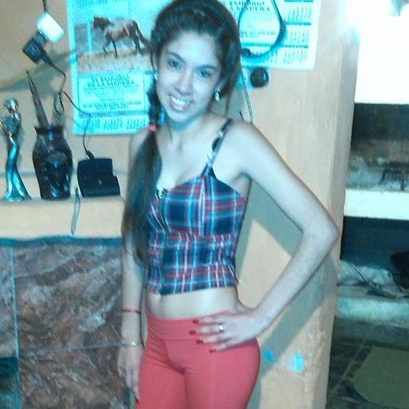 Hola Este Es Mi Twiter _Me Llamo Agustina Soi De Carmelo_Tengo 16 Años _Soi De Peñarol_Buenoo Nada Mas Para Decir Siganmen