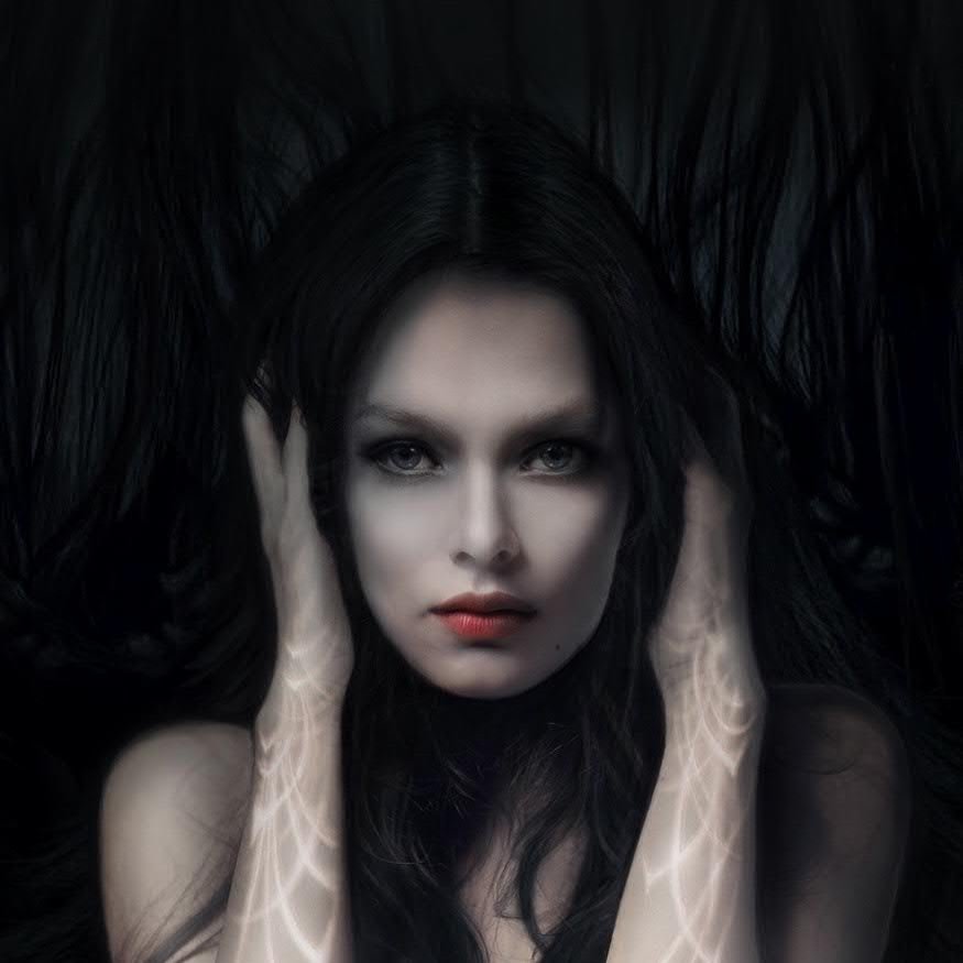 Cristal. 20 y.o. French Vampire, writter. You bet that you'll be alive tomorrow at 9 o'clock, and i bet that you'll be dead.