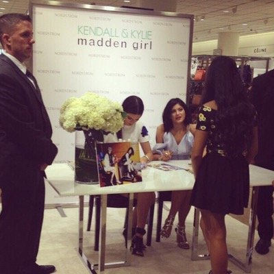 KENDALL, SHAM, JORDYAN, KYLIE AND TELANA PLEASE FOLLOW