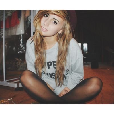 ⊙when in doubt, go back to sleep.⊙ ⊙my baby girl Kai and my lovely boyfriend @nialllerrhoran are the loves of my life.⊙