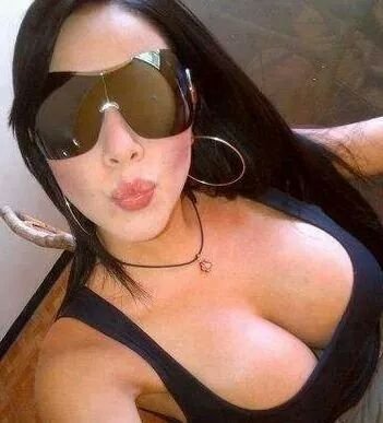 Soy una mujer entregada a todo lo que hago,amo a la persona que esta junto ami me gusta la musica salir a divertirme y me facina tener amigos3