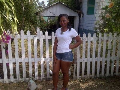 From a little island called Antigua 
love to party and have mad fun 
i only have one love and Imma live it to the fullest
#live love laugh