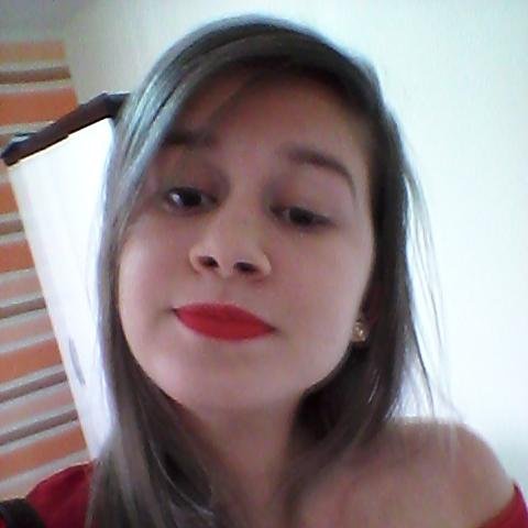 Adolescente,moça,confusa,decidida,amiga,apaixonada,agitada,delicada,linda,sonhadora,confiante,maluquinha,corajosa,charmosa,madura,dramática,espontânea e FELIZ:D