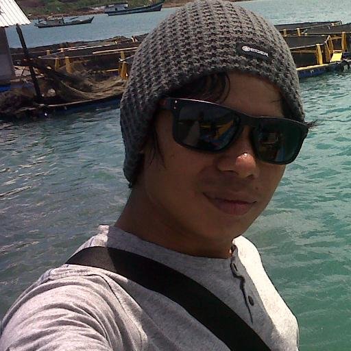 mencintaimu mungkin keinginan terindahku..
tapi mimpi buruk buatku ketika cinta itu ta terbalas..
hati ini pun selalu mengharapkan mu akan kenangan terindah