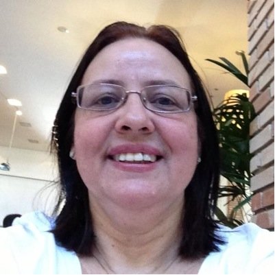 Professora Universidade.
Corinthiana.
Gosta de Esportes, principalmente Volei.