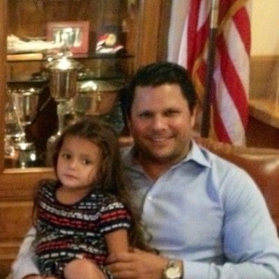Leading Yacht & Estate Broker. Recently featured on Travel Channel, MTV/DUB, People and Yachting magazine. Bear Stearns Alumni, Author and Lead Guitarist.