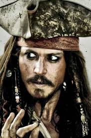 Como un huracán... Todos brindando yo-ho.