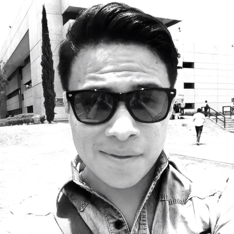 Alex_Plenti's profile picture. Para que escoger la vida, yo escogí algo más, ¿Y las razones?, no hay razones, ¿Quién necesita razones?, Cuando tienes Buenos amigos, Alcohol y cigarrillos.