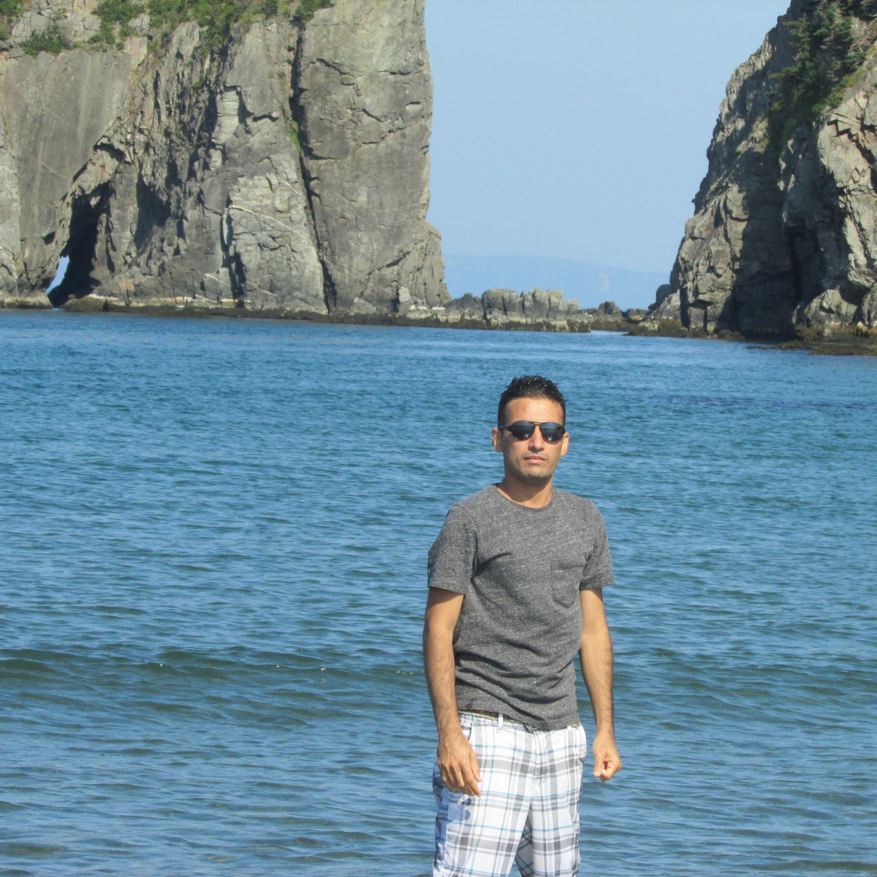 IT professional, a deep interest in technology, current affairs and sports.