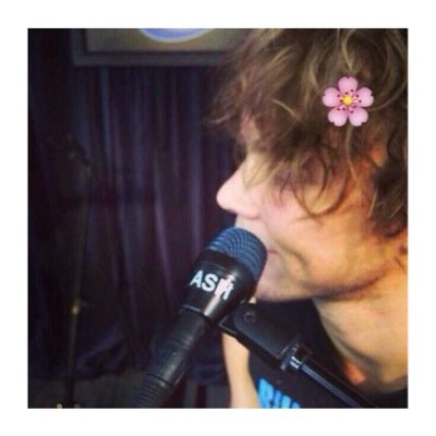 ( FOLLOW @fvckedupfeeling ) PLEASE IT WOULD MEAN SO MUCH BABES + THIS IS A FREE FOLLOW + A POSSIBLE OTHER FOLLOWBACK FROM @fvckedupfeeling ILYSM PRETTY