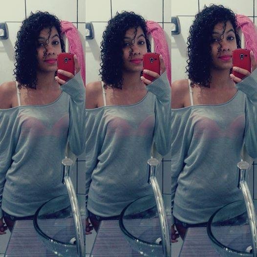⍨ Eu nasci com o cabelo enroladinho, cheio de cachinhos na cachola, toin toin toin ♫
♪' ♥
