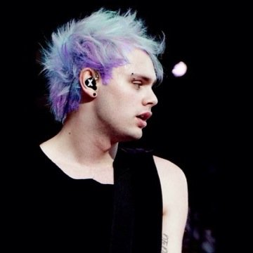 If i saw your tweet so can he dont give up @mikeyscupcakes_ Ifb if you wanna follow me there