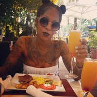 Beverly Cabana (@no_namejane) 's Twitter Profile