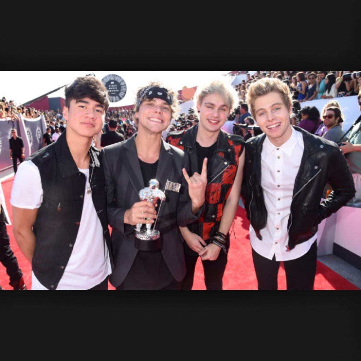 Dont follow back could you Please follow @jessjk97 and @5sosFamClan instead