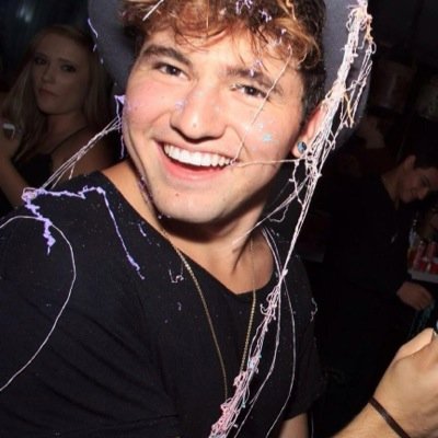 FOLLOW @JACOBCAYLEN AS SHE GAVE YOU A FREE FOLLOW YAY ILYSM