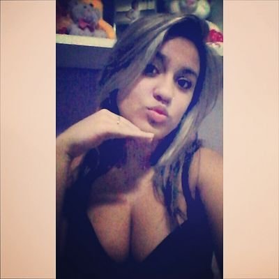 Ée  você a mulher, a dona dos meus sonhos ♪ a pessoa mais linda do mundo é minha agora ♥♥ euteamo /@alexdamycka aki