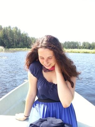 Hi! I'm a singer and a full time student! I love movies, books and shows! I love Scotland, music, ballroom dancing and summer! I bid you a great day! xoxo Nat