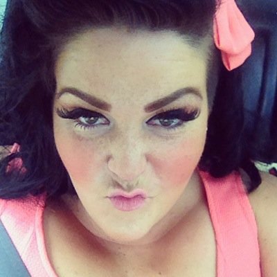 Retro Hair and makeup artist, curvy Pinup Model, and all round Rock'n Doll!! ❤️