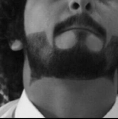 مهره وحساسه وهيبه شيوخ ..
تحب لكن بالعقل والركاده ..
ماهوب حي الله تبي اي مطنوخ ..
من صغرها ماتعشق الا السياده