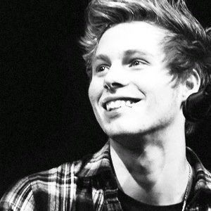 I just gave you a free follow so go follow my main account @abbyisnotrad i follow back just ask :)