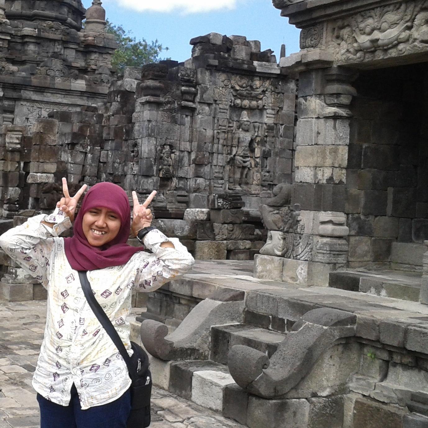 Here, too much word I can't say to explain about myself. This is me, mine, myself♥ Wanna know me more? Just follow me. Mention for follback({})