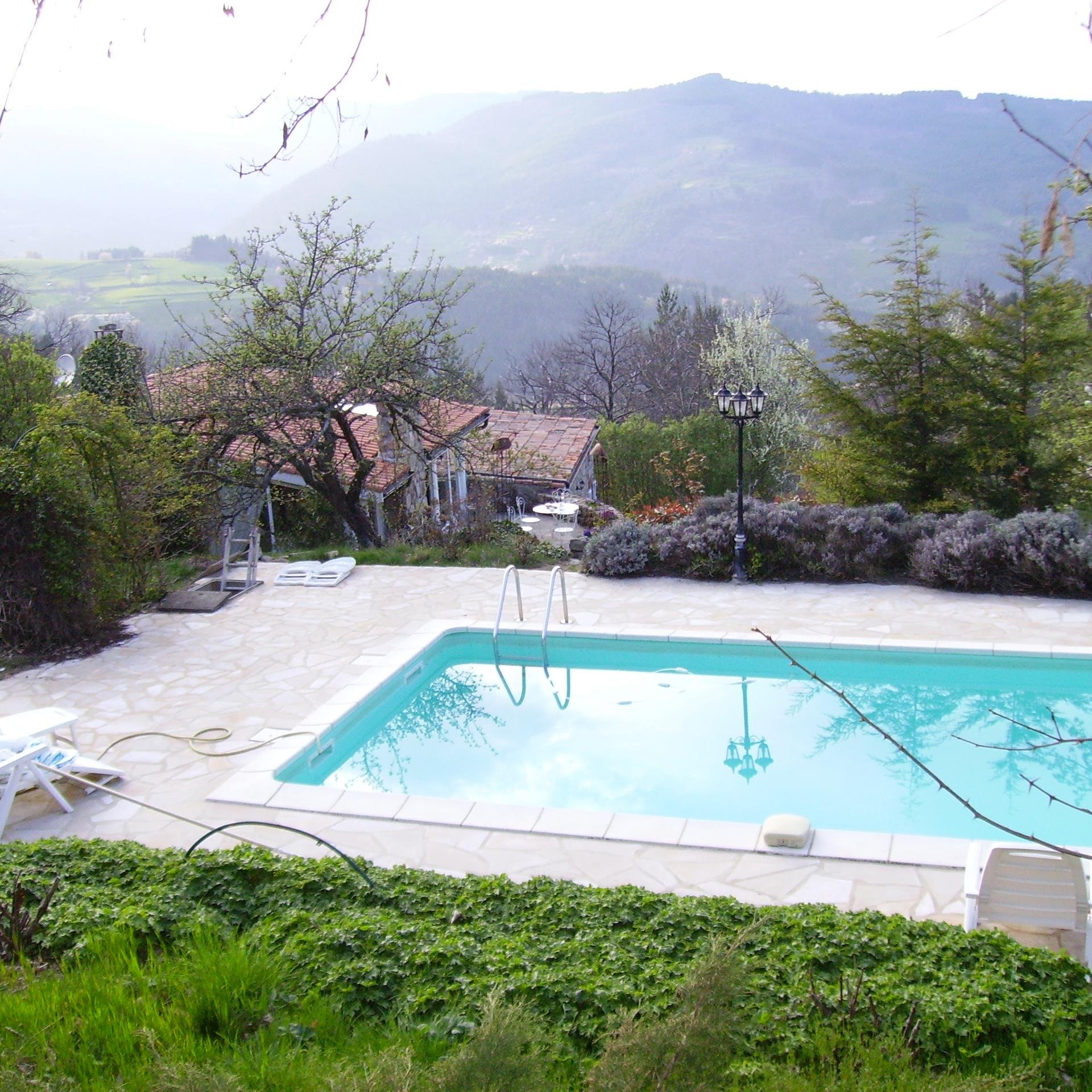 LaTableRonde1's profile picture. vakantie, ardeche, frankrijk, vakantiehuisje, gîte, zwembad, sfeervol, ruig, lekker eten, rust, privacy