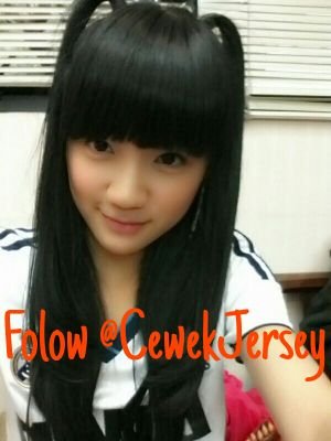 cewek yang selfie pake jersey cantiknya nambah lho. gak percaya? Follow @CewekJersey kirimin kesini selfie kamu via mention + hastag #CewekJersey :p