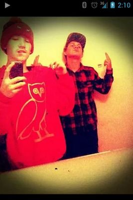 Why hating on me , im just tryna live my life im 15 years old i go to evergreen high and Hook me up if yuh wanna talk
